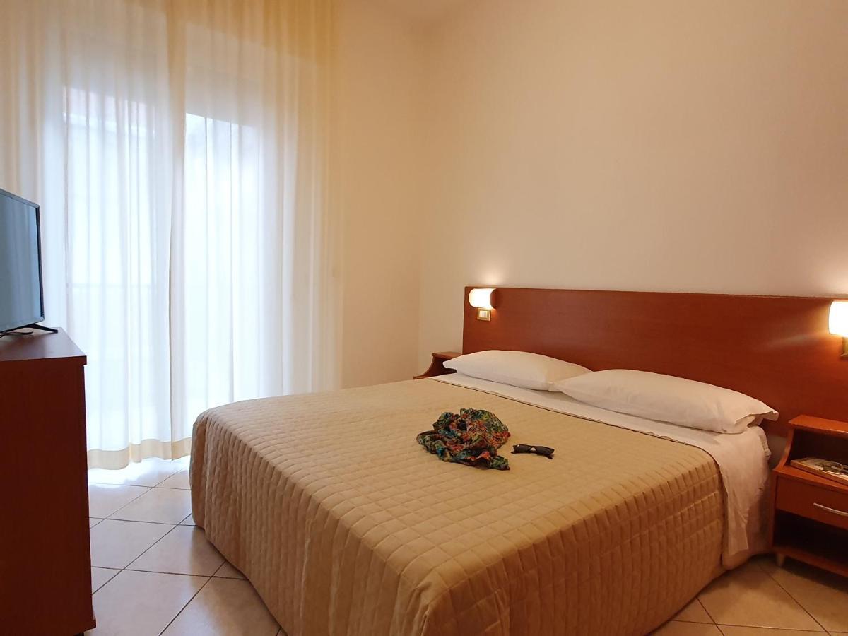 Residence Special Римини Экстерьер фото